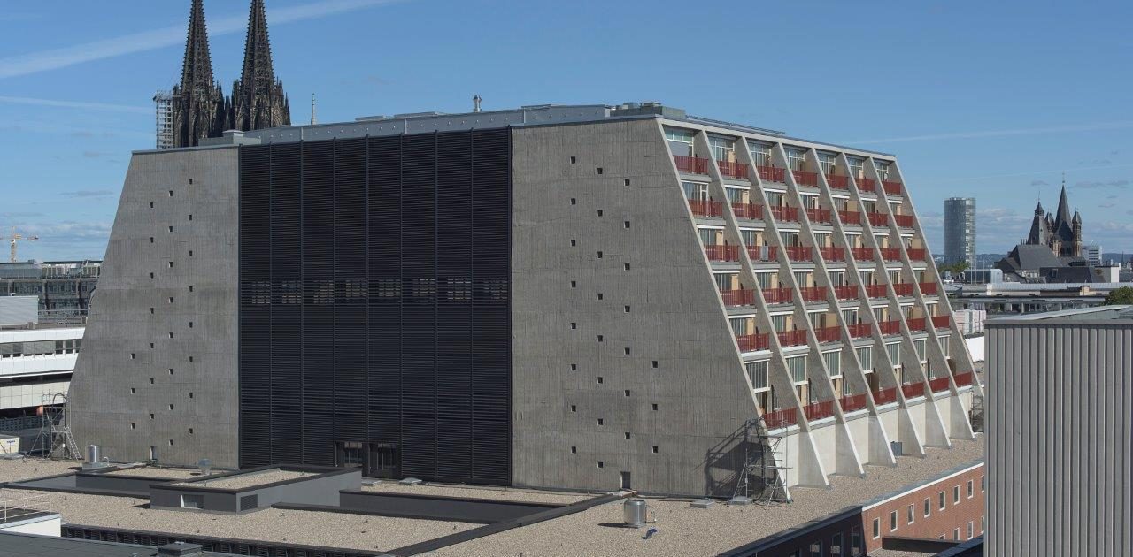 BuehnenKoeln_Aussen_FotoBerndZoellner